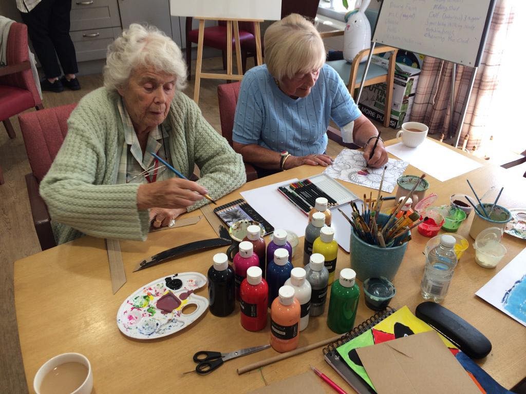 A creative art session - Dormy Care Communities